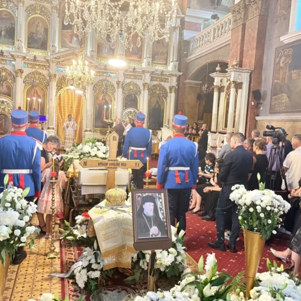 ACTUALIZARE | Preasfințitul Părinte Emilian Crișanul a fost condus pe ultimul drum, la Arad | Va fi înmormântat în cimitirul Mănăstirii Neamț