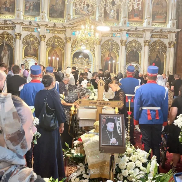 ACTUALIZARE | Preasfințitul Părinte Emilian Crișanul a fost condus pe ultimul drum, la Arad | Va fi înmormântat în cimitirul Mănăstirii Neamț