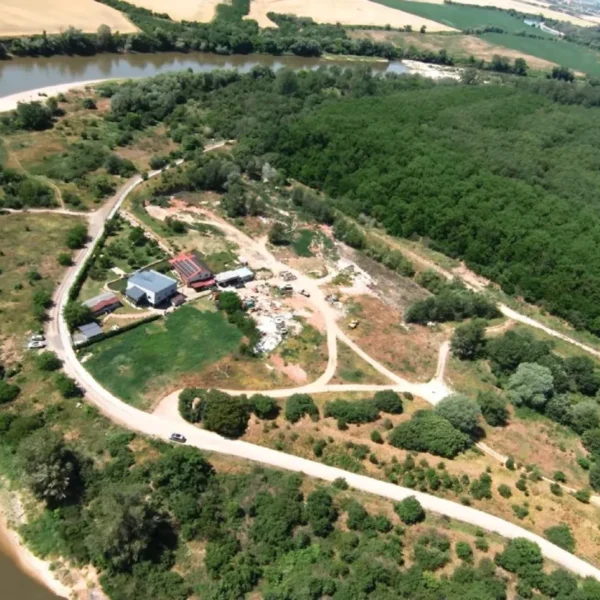 Imperiul de moloz al familiei vasilache contraatacă, se extinde și prosperă... Mai ales după declanșarea campaniei împotriva „deșeurilor aruncate necontrolat și a gropilor de gunoi improvizate” | singura soluție: o barieră! 13 vasilache 11