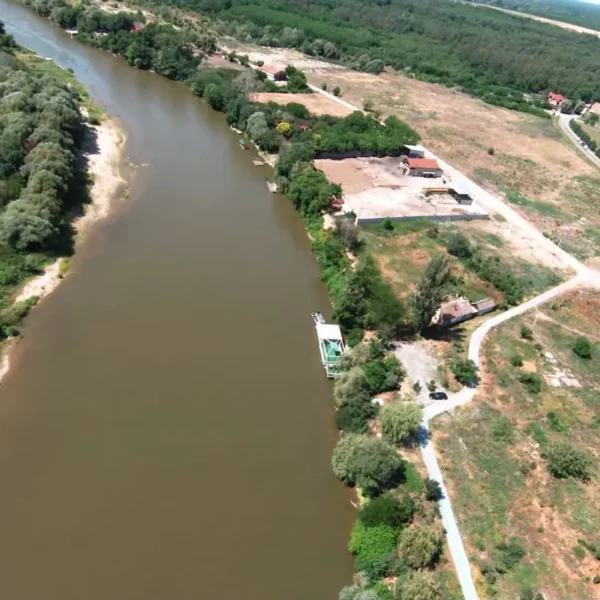 Imperiul de moloz al familiei vasilache contraatacă, se extinde și prosperă... Mai ales după declanșarea campaniei împotriva „deșeurilor aruncate necontrolat și a gropilor de gunoi improvizate” | singura soluție: o barieră! 11 vasilache 6