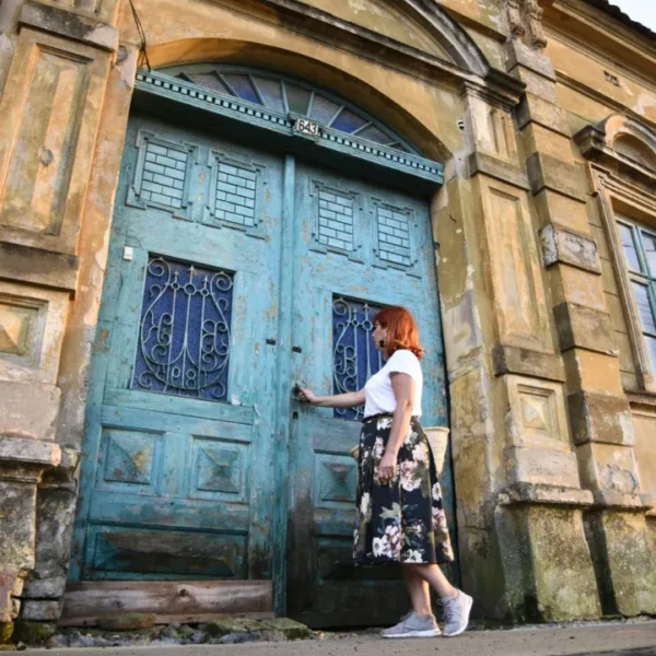 Fata care gătește cu flori caută „crème de la crème” a punctelor gastronomice locale (pgl) din județul arad 4 3. romana rista fata care gateste cu flori foto credit arhiva zestre culinara