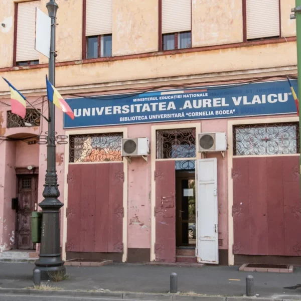 Biblioteca centrală universitară și imobilul p+3 din vladimirescu 3 biblioteca uav1