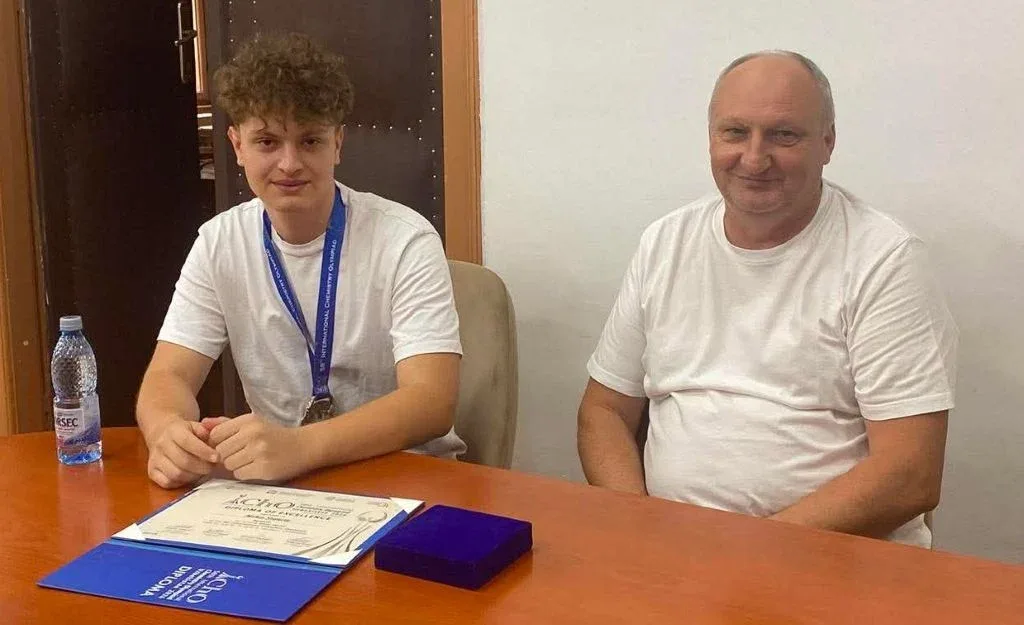 O medalie care contează cu adevărat | mihai stanciu și profesorul său, despre performanța obținută la olimpiada internațională de chimie 5 mihai stanciu dan rotariu2