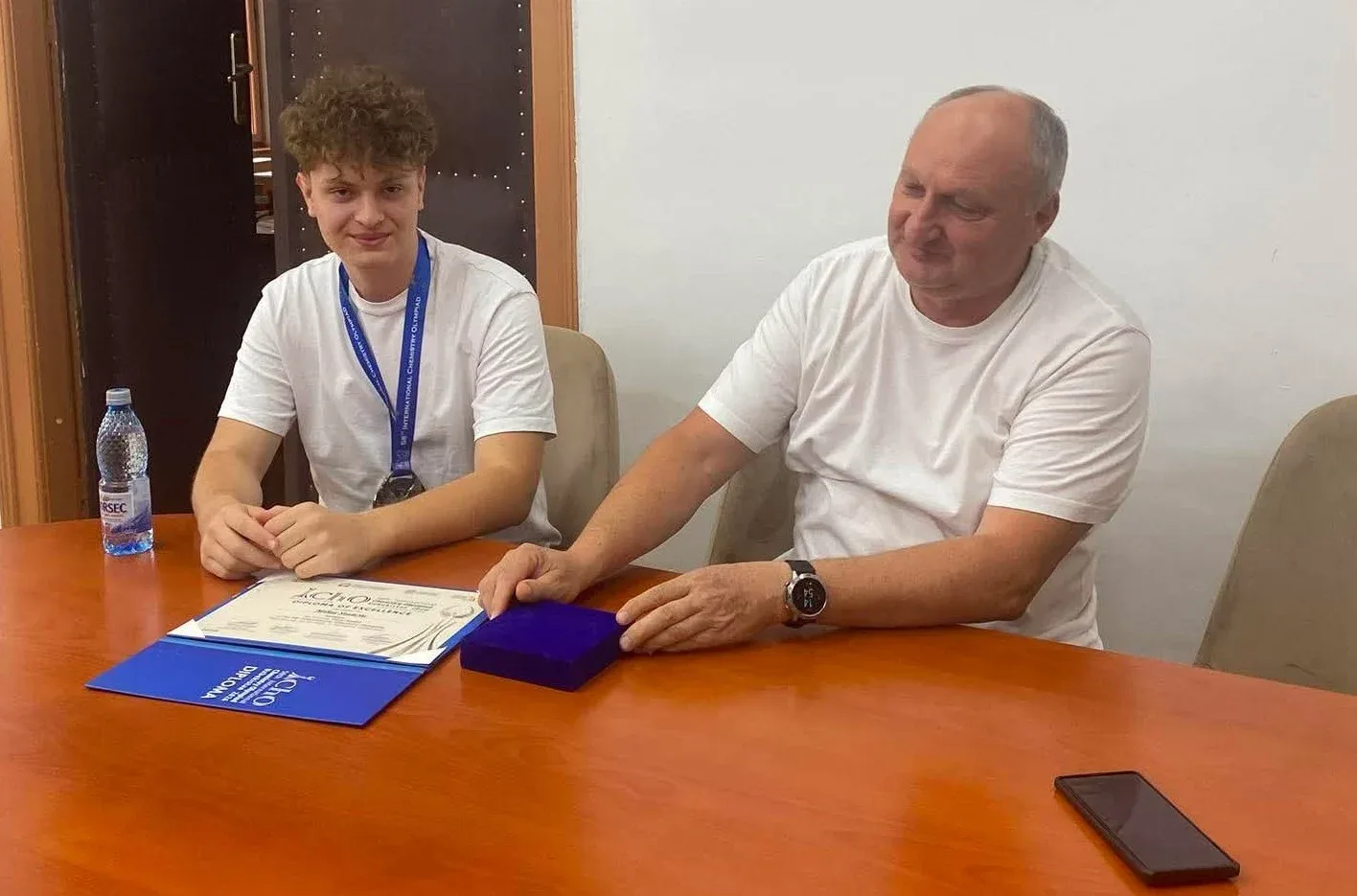 O medalie care contează cu adevărat | mihai stanciu și profesorul său, despre performanța obținută la olimpiada internațională de chimie 3 mihai stanciu dan rotariu4