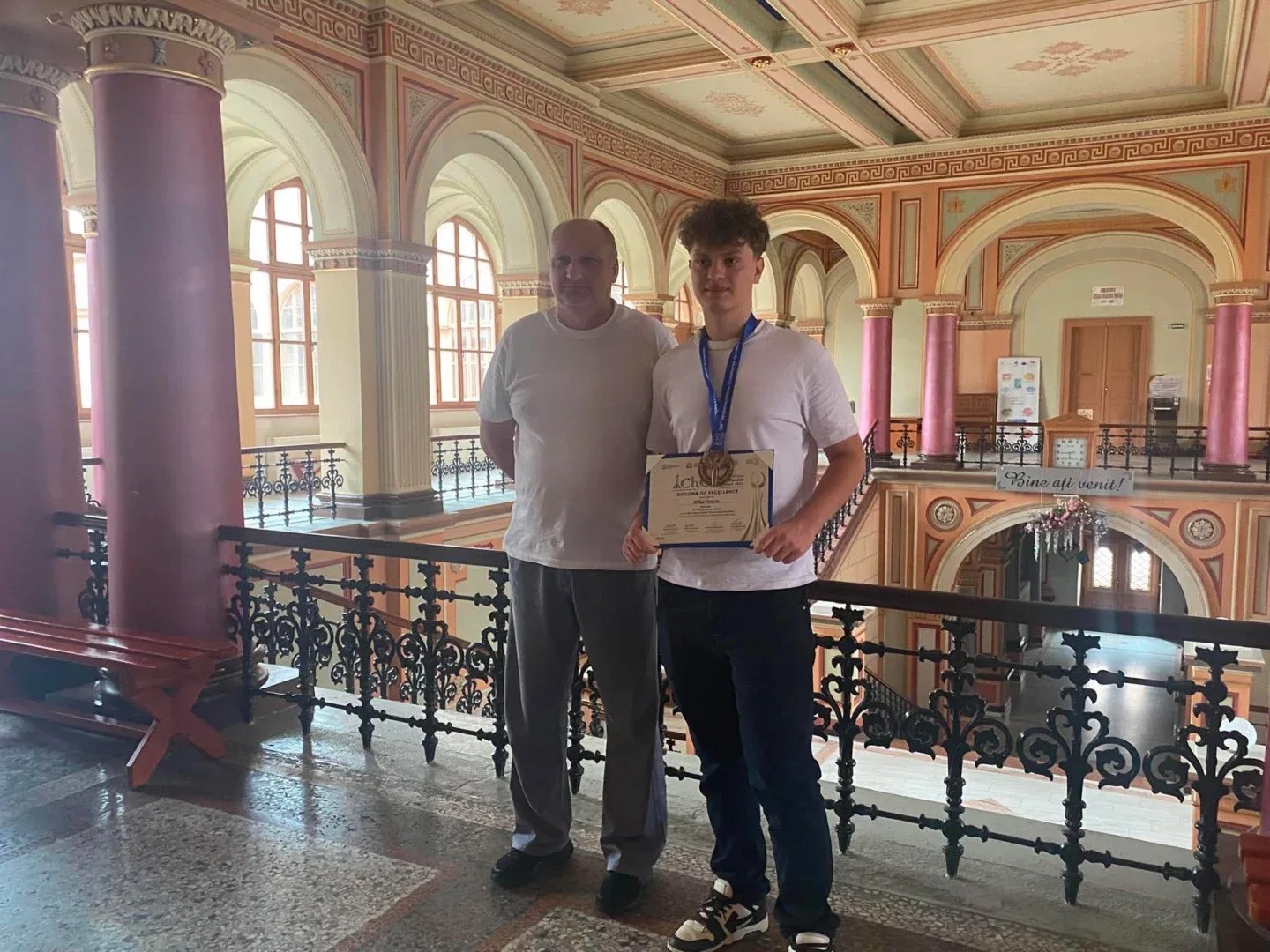 O medalie care contează cu adevărat | mihai stanciu și profesorul său, despre performanța obținută la olimpiada internațională de chimie 6 mihai stanciu dan rotariu5