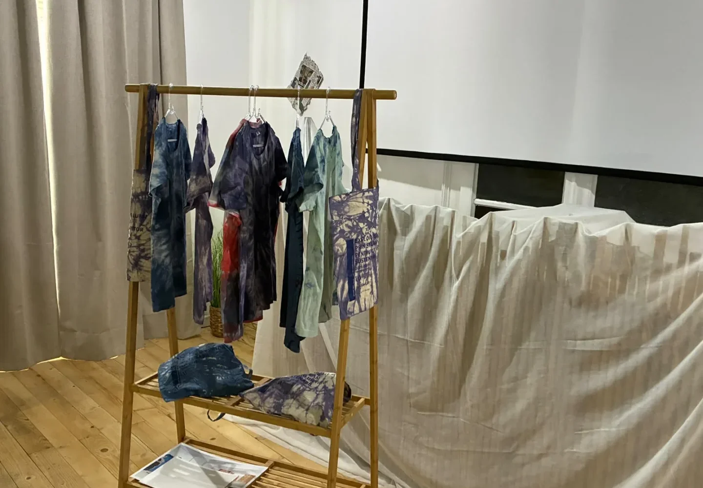 vernisajul expoziției „experiment. reciclare. creație”