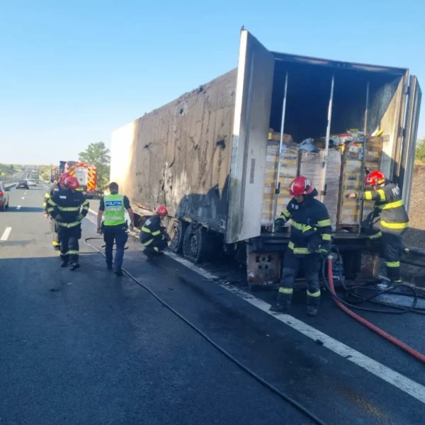 Actualizare | un tir a luat foc în mers pe a1, sensul de deplasare arad - timișoara 2 incendiu a1 tir1