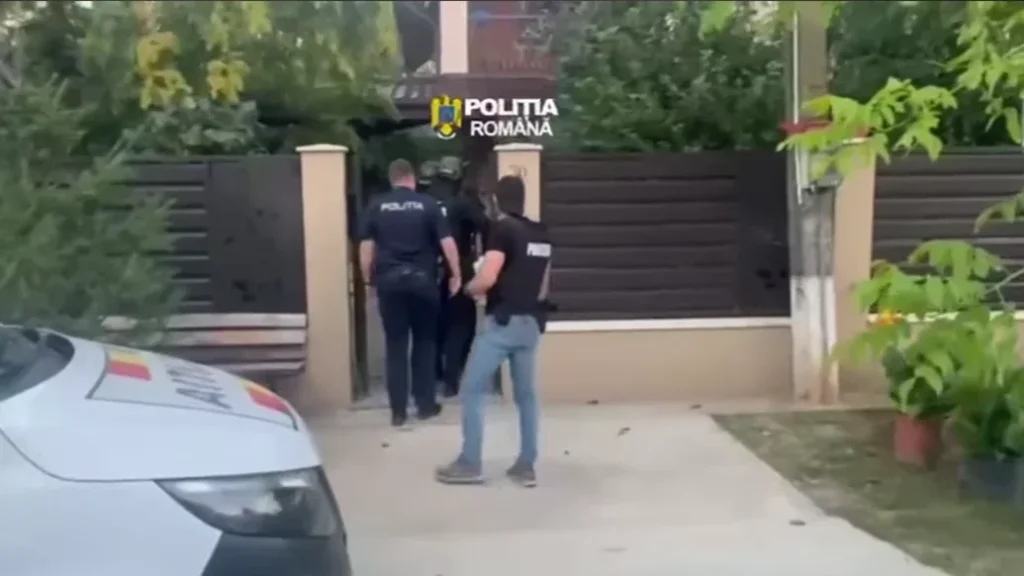 percheziții la angajații unei companii