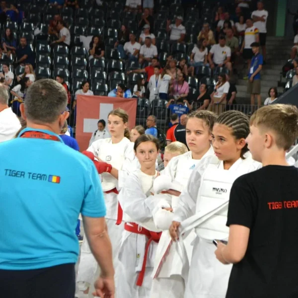 Tinerii de la sport club tiger au adus la arad 26 medalii de la campionatul mondial de karate desfășurat la cluj-napoca 18 sport club tiger 2026 22