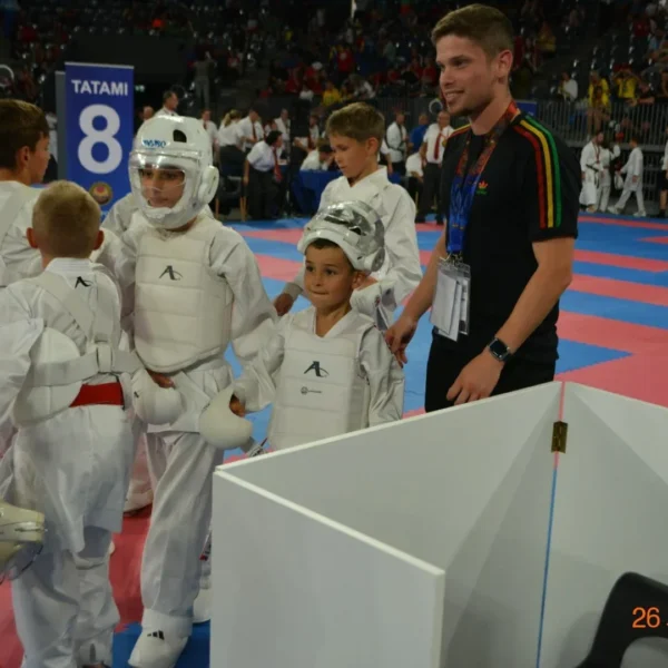 Tinerii de la sport club tiger au adus la arad 26 medalii de la campionatul mondial de karate desfășurat la cluj-napoca 12 sport club tiger 2026 29