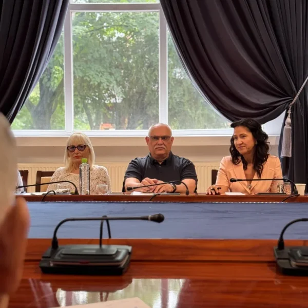 Parteneriatul dintre universitatea de vest „vasile goldiș” din arad și universitatea de științe aplicate pentru silvicultură din rottenburg, germania, continuă prin noi direcții de colaborare 9 vizita rector bastian kaiser la uvvg 3