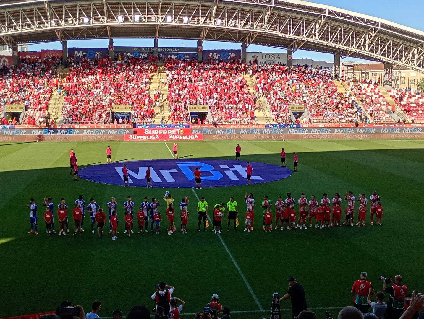 Nu vă bateți joc de straiele „Bătrânei Doamne!” | UTA – CORVINUL 0-0