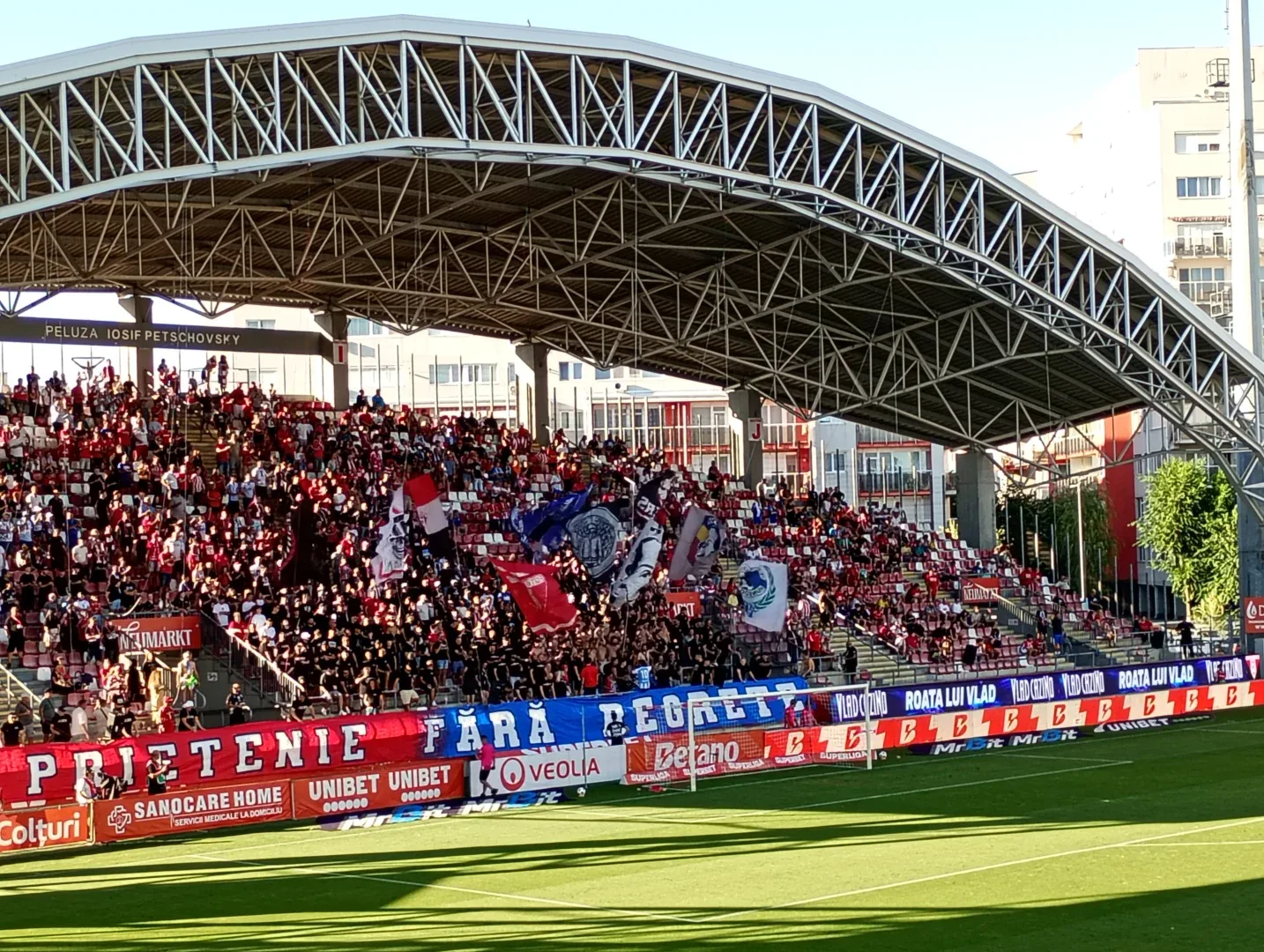 Nu vă bateți joc de straiele „Bătrânei Doamne!” | UTA – CORVINUL 0-0