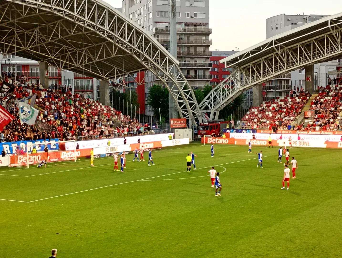 Nu vă bateți joc de straiele „Bătrânei Doamne!” | UTA – CORVINUL 0-0