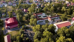 Tranzacție neobișnuită pentru o administrație publică locală din România | O comună din Bihor cumpără stațiunea balneară vecină