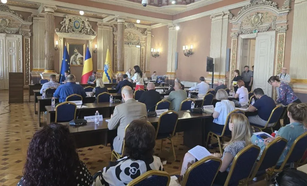 Efectele noilor prevederi privind integritatea, la Arad | Doi consilieri locali și șase consilieri județeni au renunțat la mandate