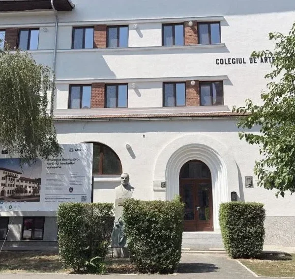 Elevii de la ARTE se întorc „acasă” | Reabilitarea Colegiului „Sabin Drăgoi” a fost finalizată înainte de termen