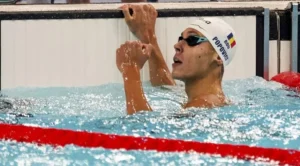 INVINCIBILUL DAVID POPOVICI a scris istorie la Paris | AUR în proba de 200 de metri liber la Campionatele Europene