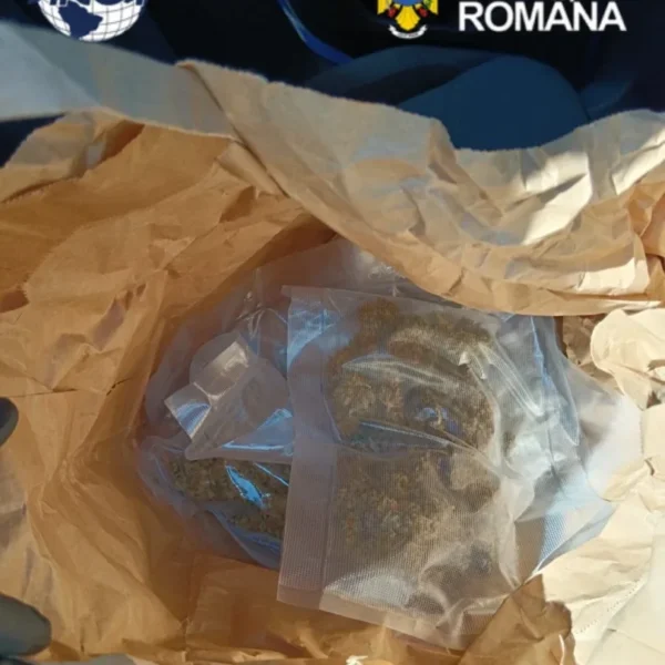 Agent de poliție penitenciară, arestat pentru trafic de droguri | DIICOT Tulcea l-a prins în flagrant, în timp ce transporta „iarbă” destinată comercializării