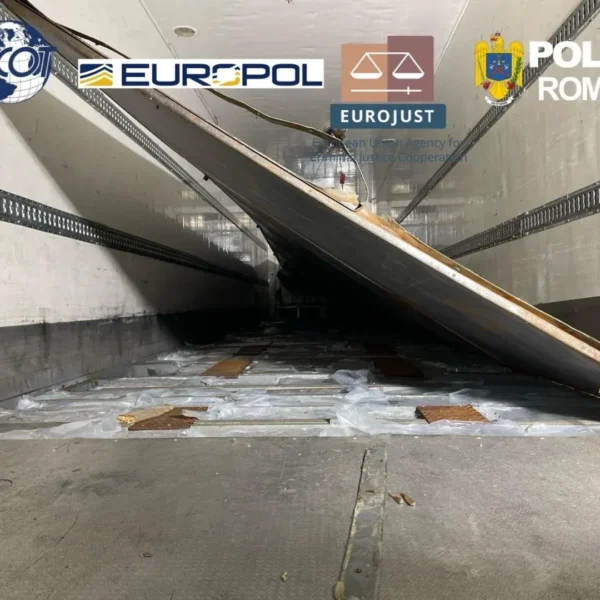 ACTUALIZARE | Grupare infracțională care transporta sute de kilograme de droguri pentru traficanții albanezi în Europa, destructurată de DIICOT |7 persoane prezentate cu propunere de arestare | Sechestru pe bunuri și pe 27 de conturi bancare ale traficanților