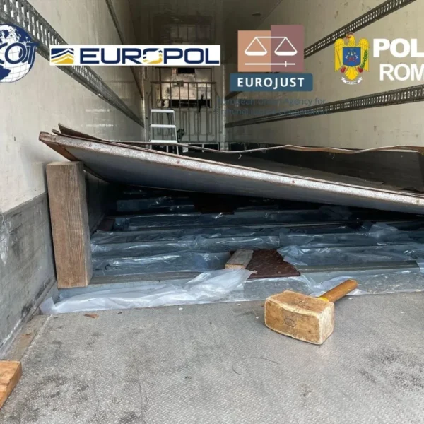 ACTUALIZARE | Grupare infracțională care transporta sute de kilograme de droguri pentru traficanții albanezi în Europa, destructurată de DIICOT |7 persoane prezentate cu propunere de arestare | Sechestru pe bunuri și pe 27 de conturi bancare ale traficanților