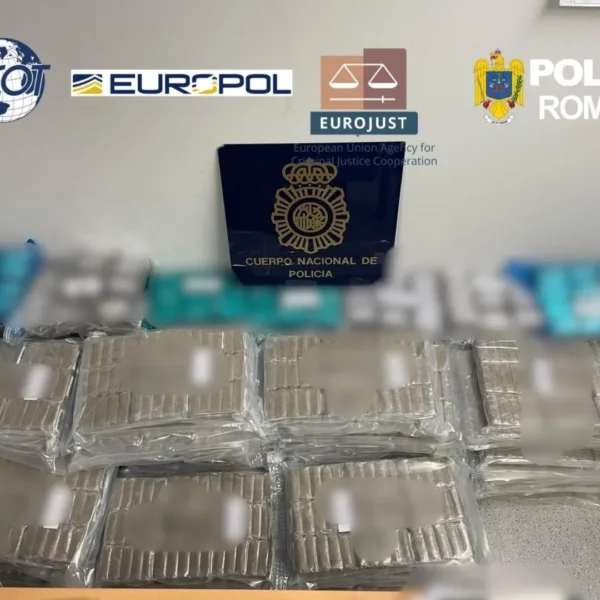 ACTUALIZARE | Grupare infracțională care transporta sute de kilograme de droguri pentru traficanții albanezi în Europa, destructurată de DIICOT |7 persoane prezentate cu propunere de arestare | Sechestru pe bunuri și pe 27 de conturi bancare ale traficanților