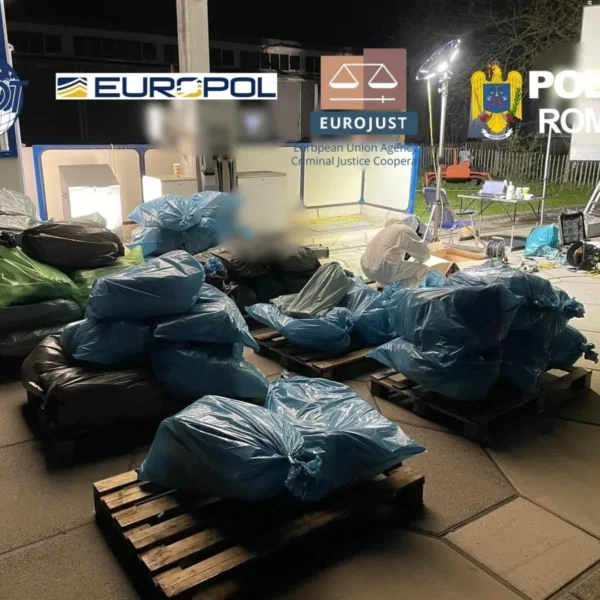 ACTUALIZARE | Grupare infracțională care transporta sute de kilograme de droguri pentru traficanții albanezi în Europa, destructurată de DIICOT |7 persoane prezentate cu propunere de arestare | Sechestru pe bunuri și pe 27 de conturi bancare ale traficanților