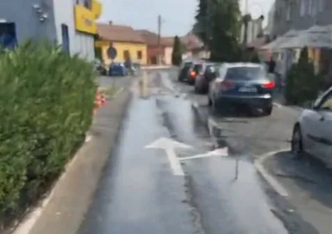 La ineu este apă și pentru udat străzile - la bocsig, nici pentru oameni! 1 apa - ineu