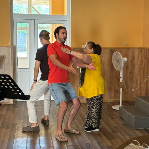 cursanți și Leontina Văduva