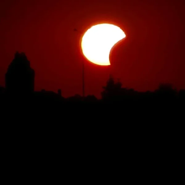 ACTUALIZARE | Cum s-a văzut și simțit eclipsa de Soare în municipiu și din dronă de pe Dealul Șiriei