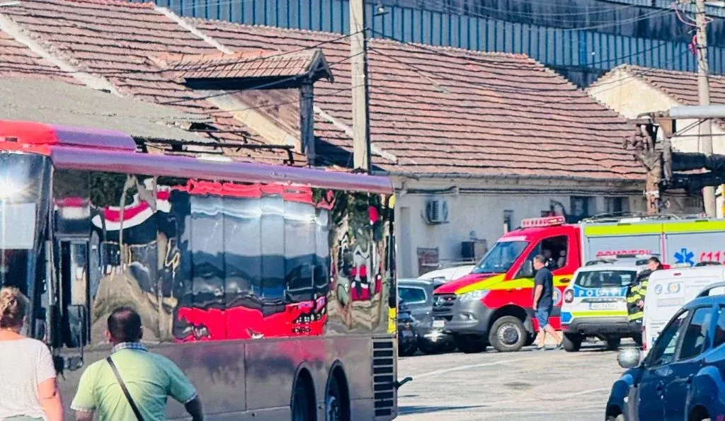 Explozie urmată de incendiu în incinta CTP Arad, de pe Calea Victoriei | Un bărbat a fost transportat la spital cu arsuri de gradul 3