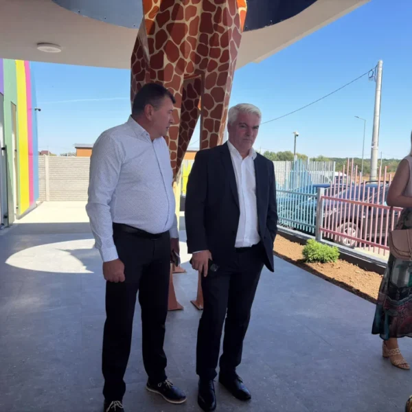 Creșa numărul 99, finalizată prin programul guvernamental „Sfânta Ana”, a fost inaugurată la Fântânele în prezența ministrului Cseke Attila