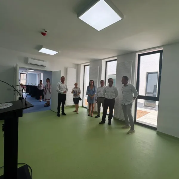 Creșa numărul 99, finalizată prin programul guvernamental „Sfânta Ana”, a fost inaugurată la Fântânele în prezența ministrului Cseke Attila
