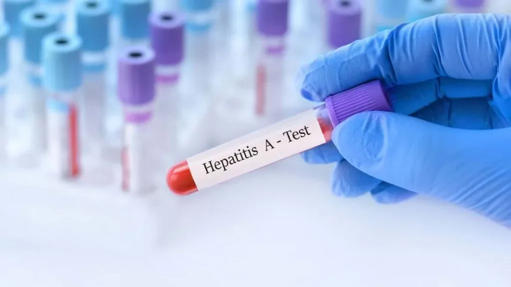 Focar de hepatită A într-un cartier din Alba Iulia | Principalele cauze care l-au declanșat: condițiile mizere și lipsa vaccinării