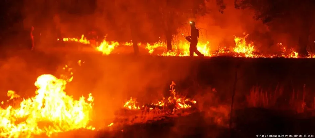 Incendiile de vegetație din europa | riscul se extinde spre grecia, italia și europa centrală | avertismentul mae pentru românii aflați în vacanță 1 incendii europa