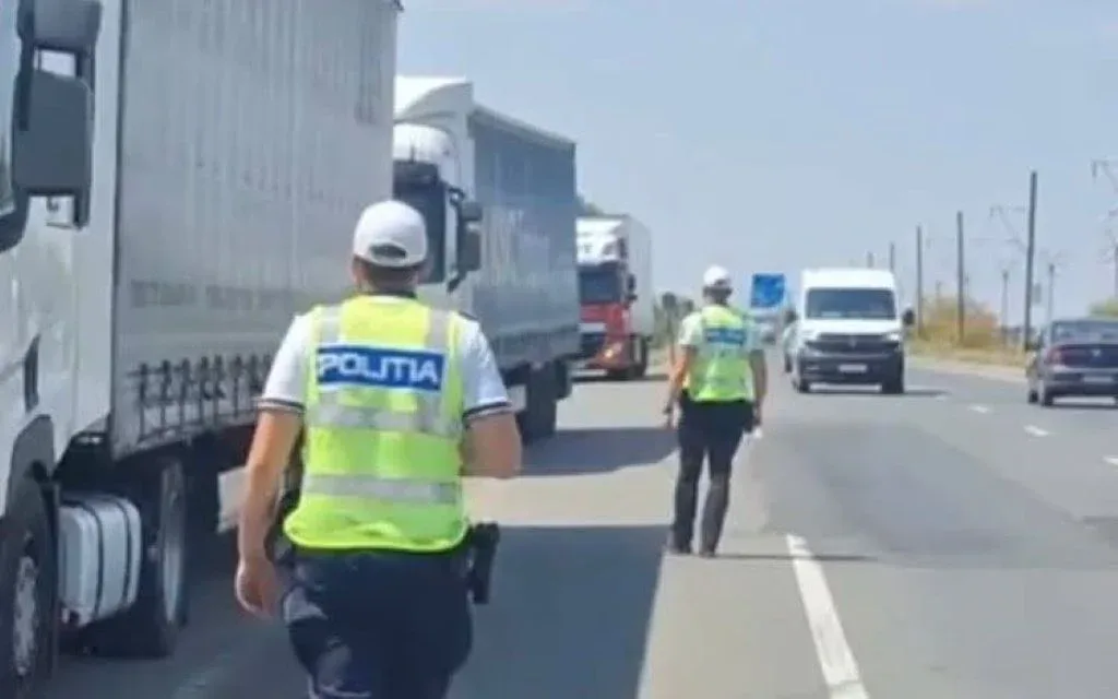 În a treia zi de controale pe drumurile din județul arad, 128 de șoferi au fost sancționați pentru nerespectarea restricțiilor impuse de caniculă | autotrenurile au fost imobilizate până la sfârșitul perioadei de restricție 1 nerespectarea restrictiilor impuse de canicula arad