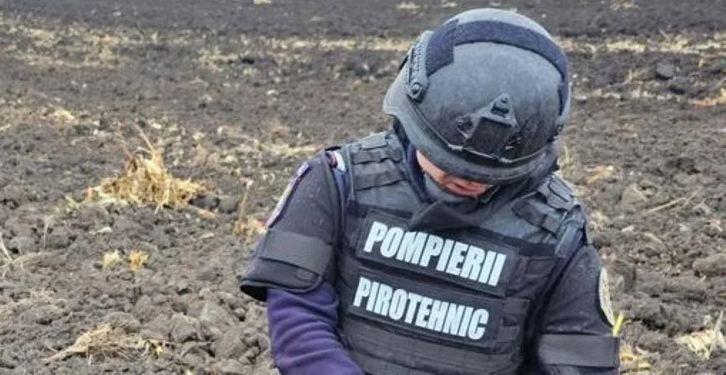 Bombă de aruncător, de calibrul 50 mm, din Al Doilea Război Mondial - găsită pe câmp, între Ghioroc și Sâmbăteni