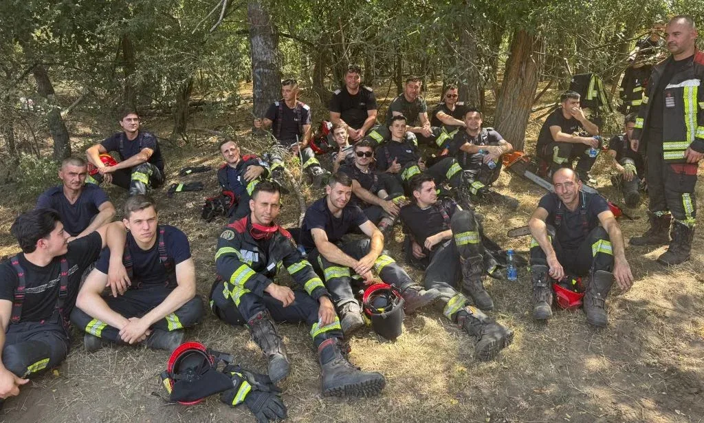 A trecut o săptămână de când pompierii arădeni participă la misiunea de stingere a incendiilor din Serbia