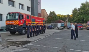 Zece pompieri arădeni au plecat în misiune în Serbia pentru a sprijini operațiunile de stingere a incendiilor din zona Deliblato Sands