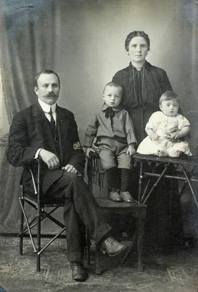 Foto: portret de familie / sursa: depositphotos foto: portret de familie / sursa: depositphotos