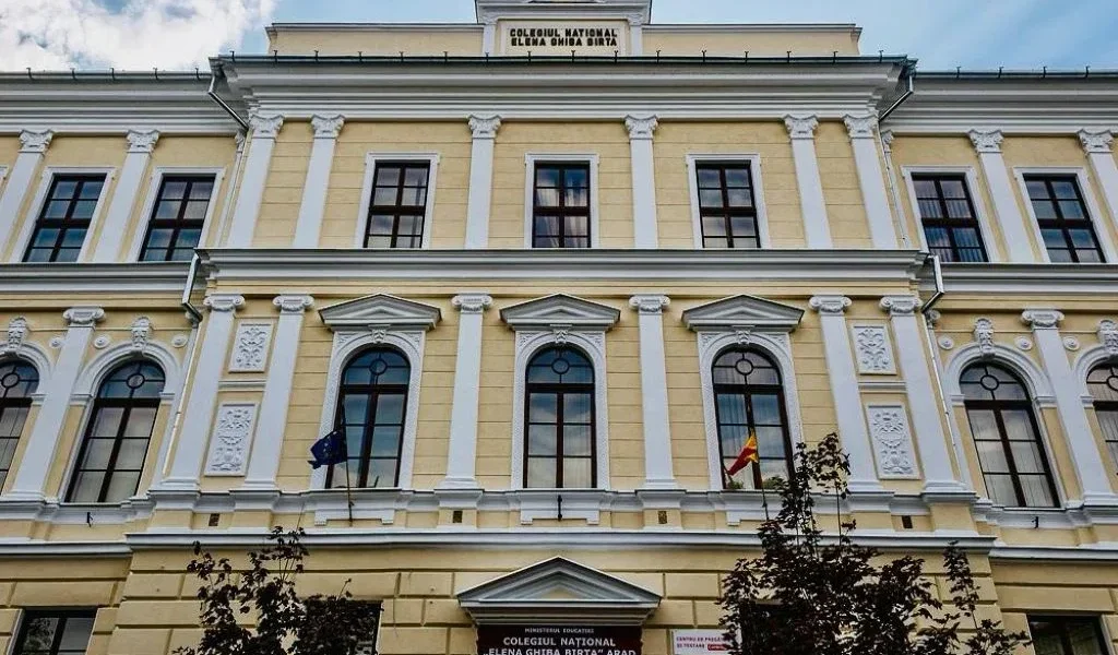 Colegiul Național „Elena Ghiba Birta” intră și-n acest nou an școlar cu lucrările de reabilitare nefinalizate