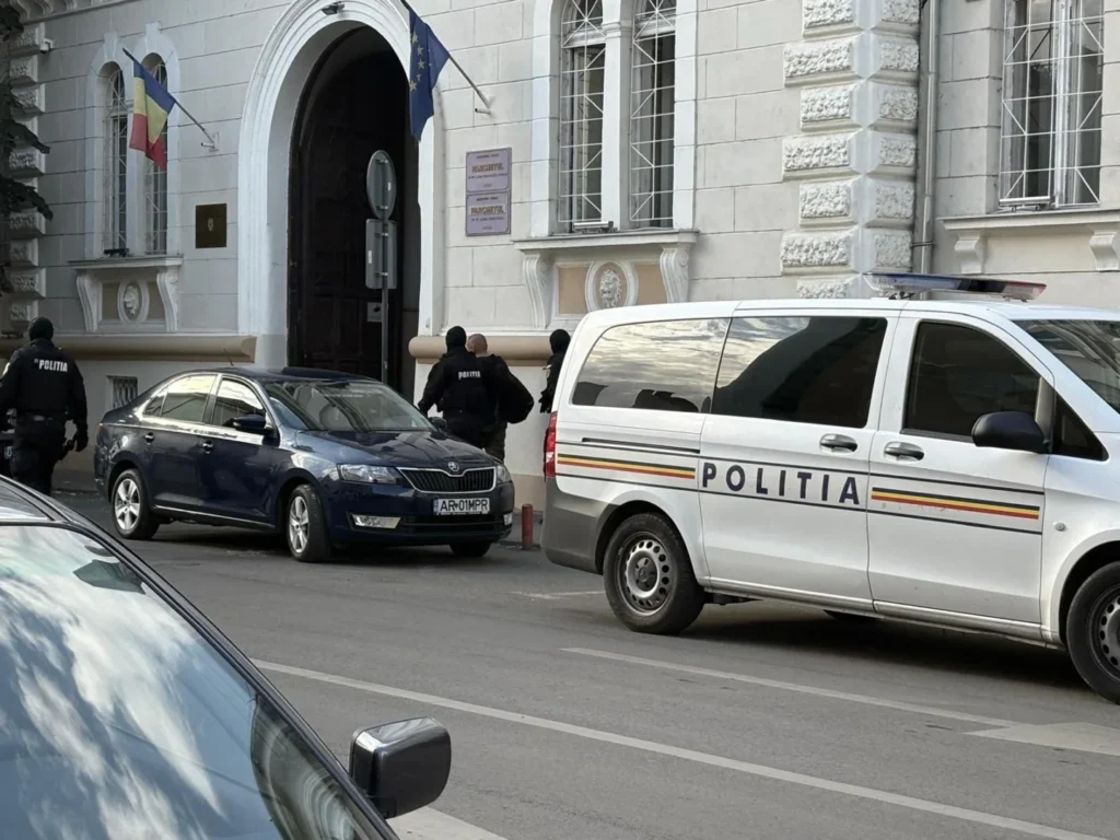 Un bărbat a fost arestat în urma perchezițiilor de la Arad