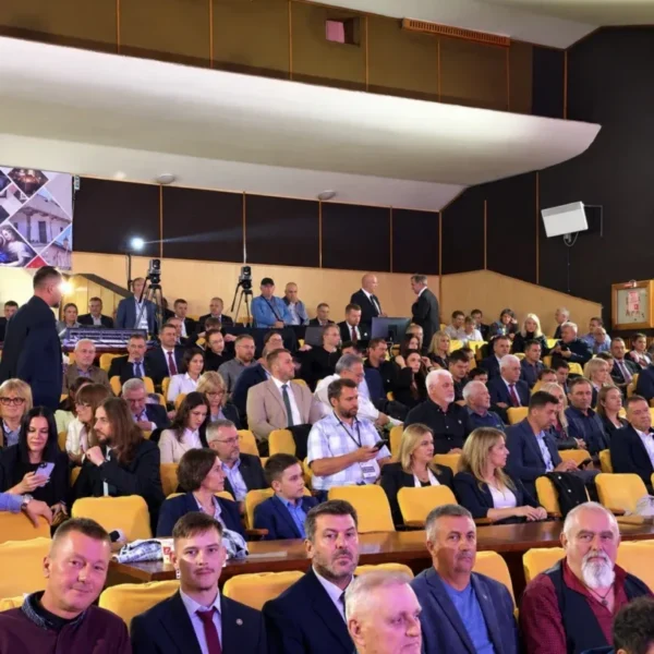 Discuții despre Legea Vexler la „Memoria interzisă” în Piatra Neamț, cu peste 600 de participanți