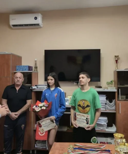 Lorena Moza și Cristian Ofrim, premiați de primarul Gheorghe Grad | „Au pus Secusigiul pe harta boxului autohton”
