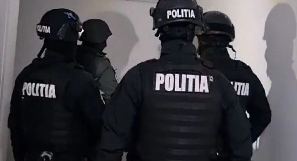 Percheziții la Horia
