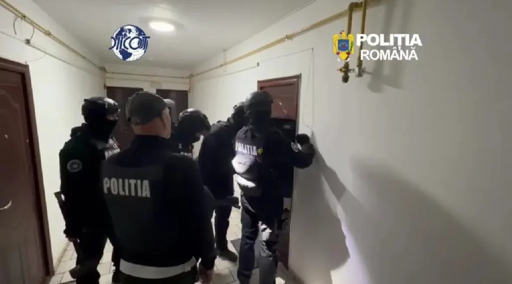 Percheziții DIICOT la Arad | Doi bărbați, arestați preventiv pentru trafic de droguri
