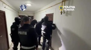 Percheziții DIICOT la Arad | Doi bărbați, arestați preventiv pentru trafic de droguri