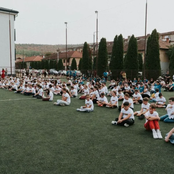 Caravana #BeActive a adus-o pe campioana Simona Amânar la Liceul Teoretic Sebiș