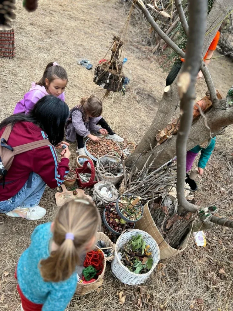 Semne în Timp | „Cuiburi", instalații participative pe Malul Mureșului