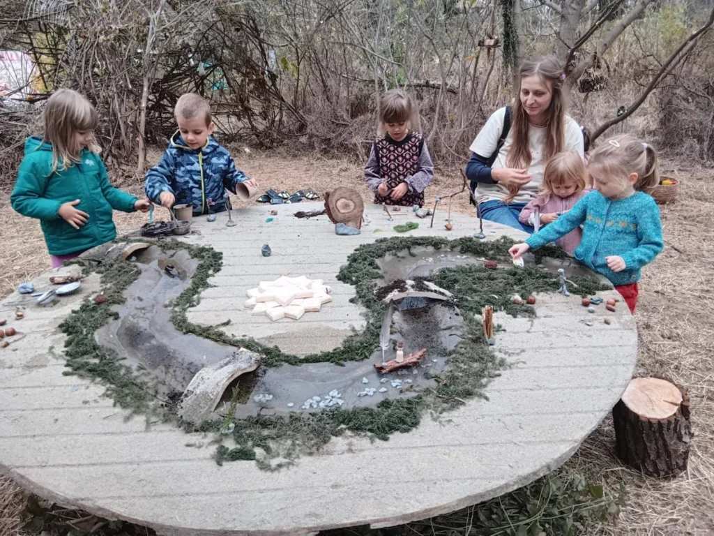 Semne în Timp | „Cuiburi", instalații participative pe Malul Mureșului